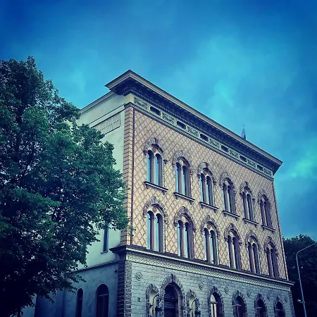 Pikkuparlamentti Lägenhet *