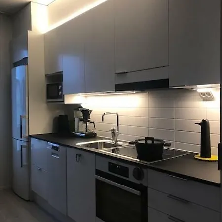 Pikkuparlamentti ポリ